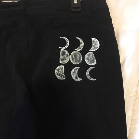 💚PRICE DROP💚 Hand Painted Feminist Dream Jeans - Picture 6 of 7